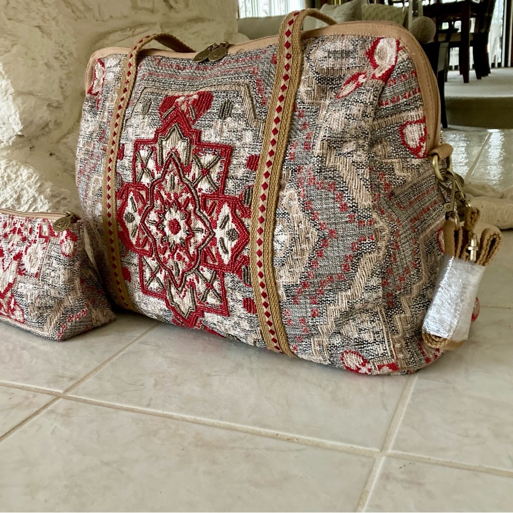 NWOT America and Beyond” tapestry tote bag and matching accessory bag - Picture 15 of 15